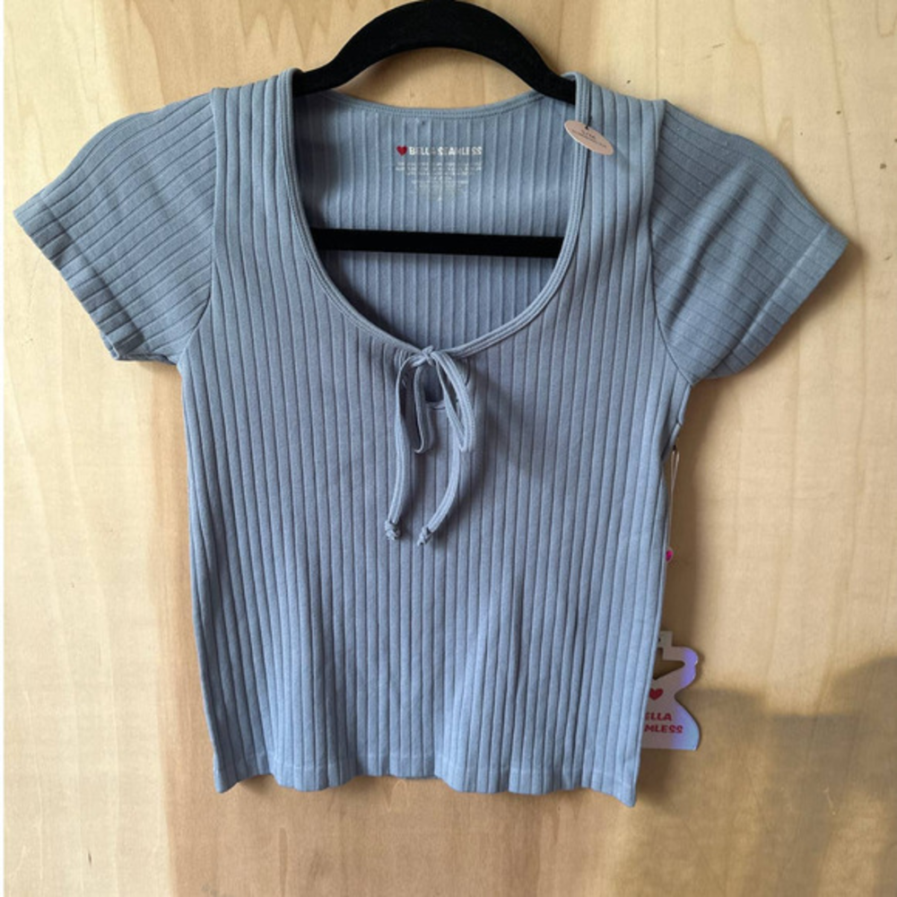 Bella Seamless Shirt Womens S/M Crop Top‎ Slimming Fit New